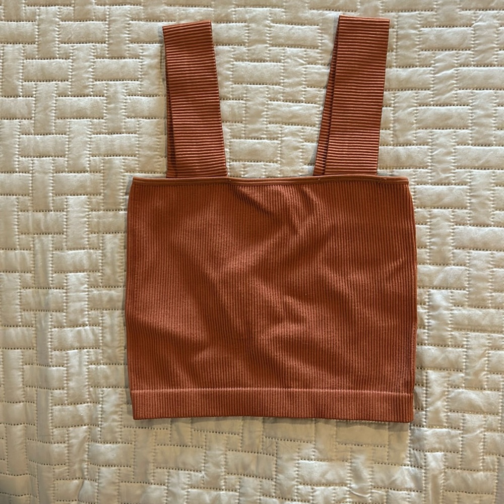 Rust colored, Dynamic top. One size
